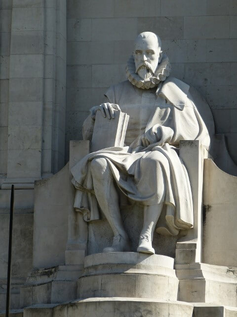 monumento miguel de cervantes